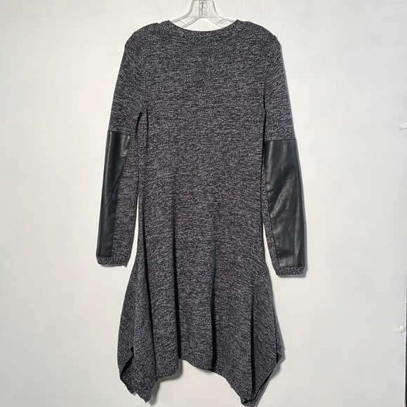 BCBG MAXAZRIA "Dahnya" B/W Knit Asymmetric Hem Faux Leather SLV Sweater Dress S - Picture 4 of 15